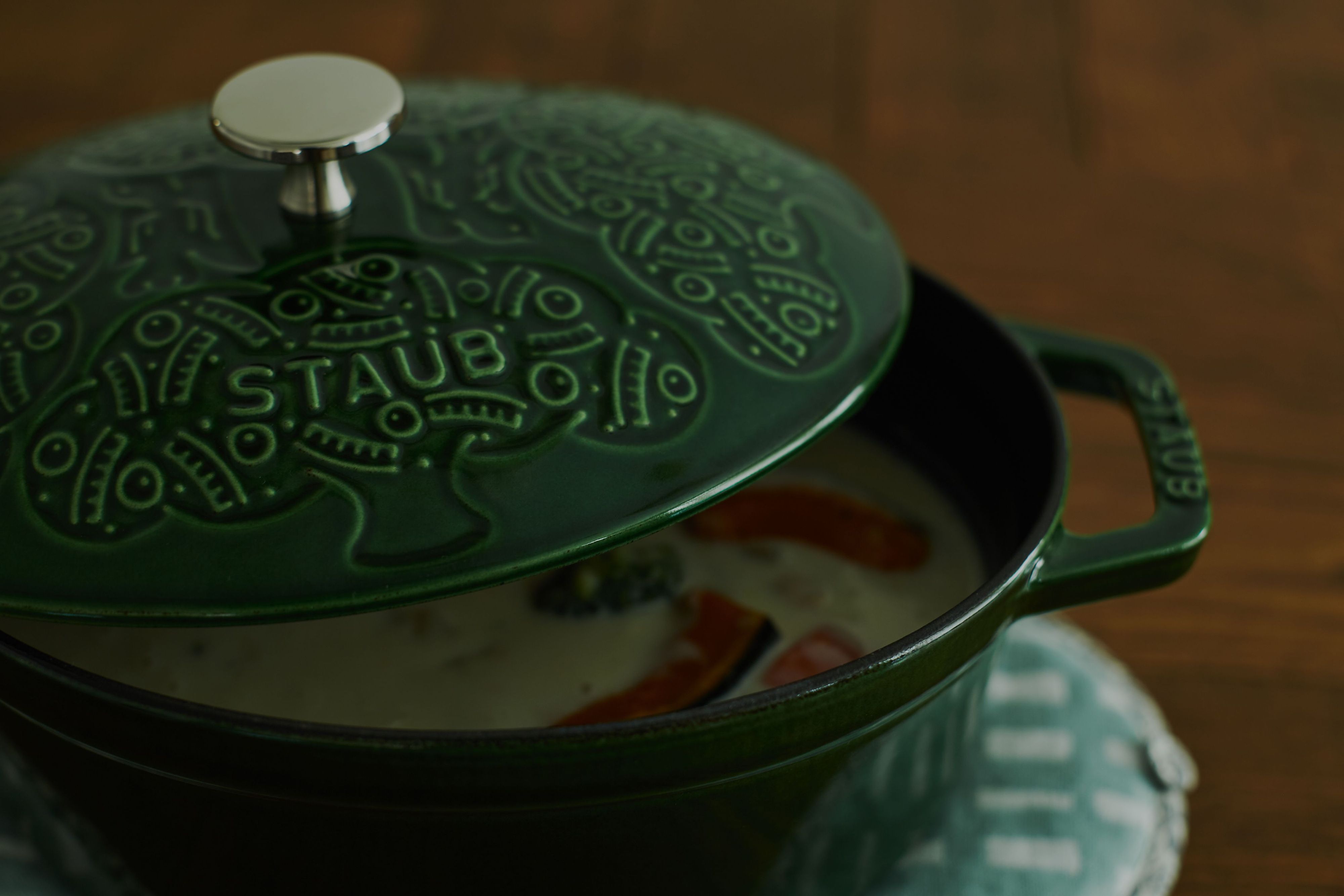 STAUB × minä perhonen Forest cocotte 直営店での発売のお知らせ。3月