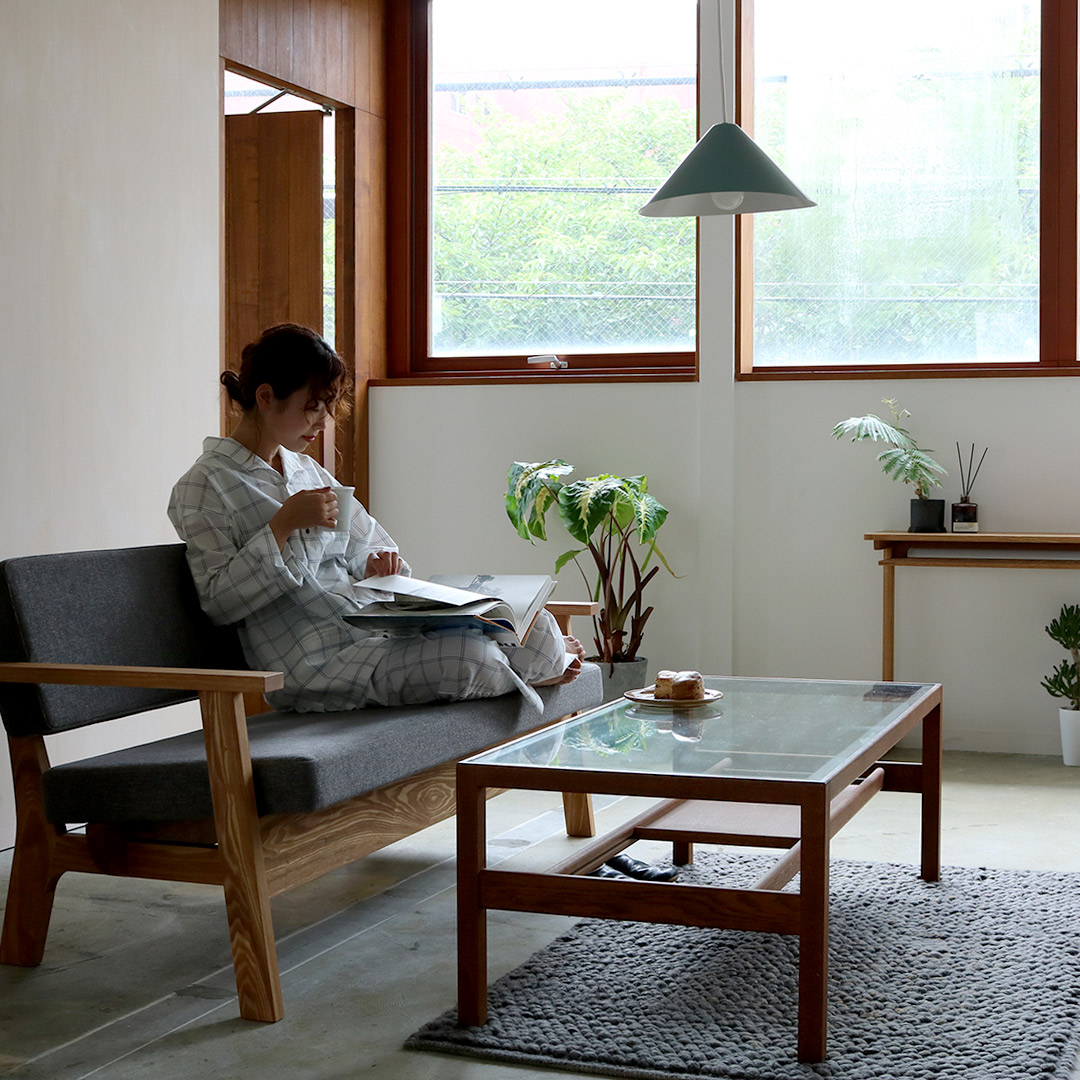 Glass Top Table +Sliding Tray［ガラストップ テーブル］｜ロー