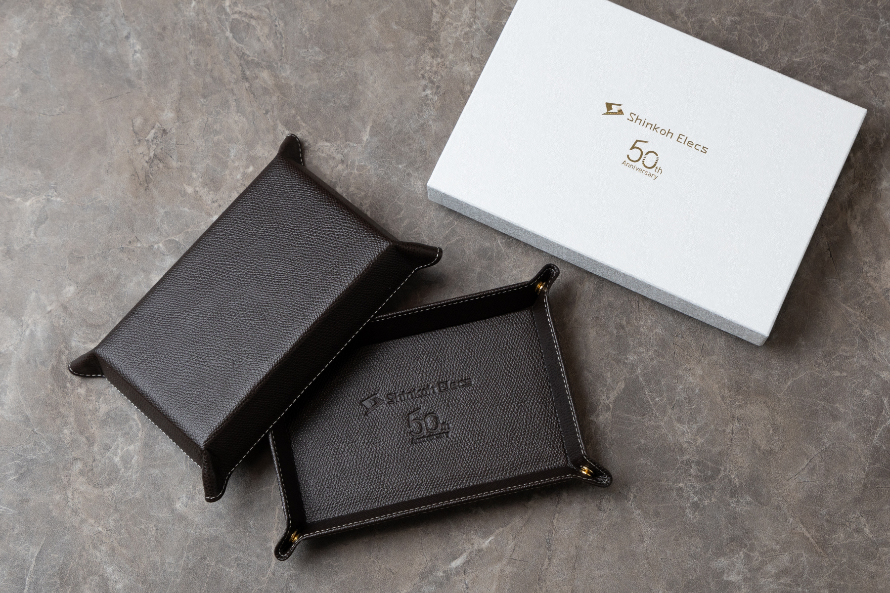 本革ウォッチトレー＜L＞｜高級レザー使用の名入れ可能な記念品