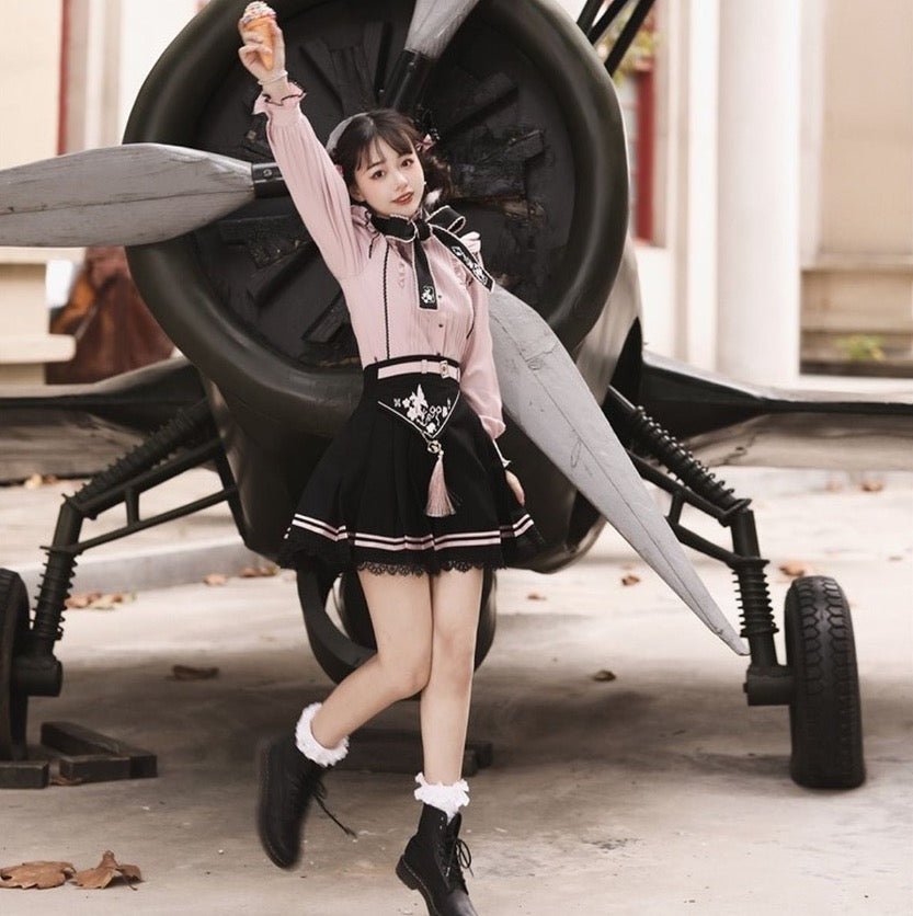 China x Landmine Pink and Black Lace Skirt Set – 個性的な