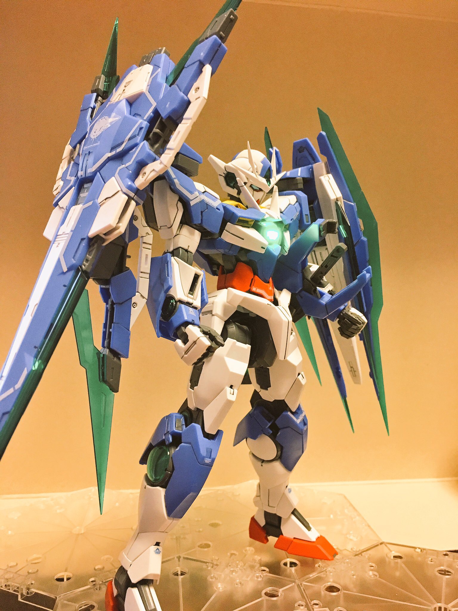 MG ダブルオークアンタフルセイバー｜ピザ屋さんのガンプラ作品
