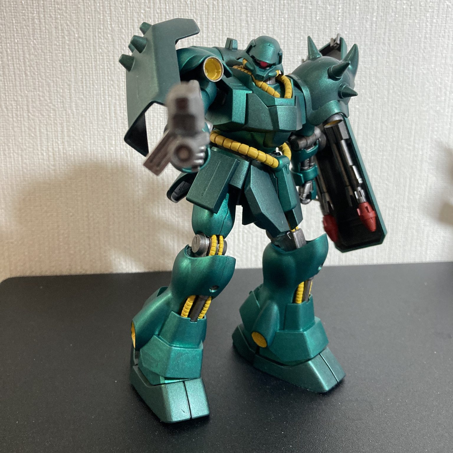 HGギラドーガ（メタリック塗装）｜@nonbiriganさんのガンプラ作品