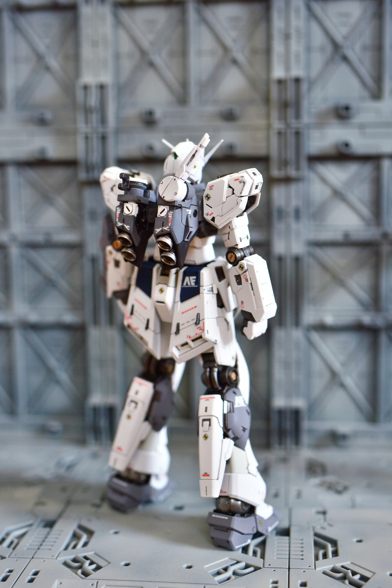RX-93νGUNDAM（FIRST LOT COLOR ver.）｜さんらいずさんのガンプラ作品