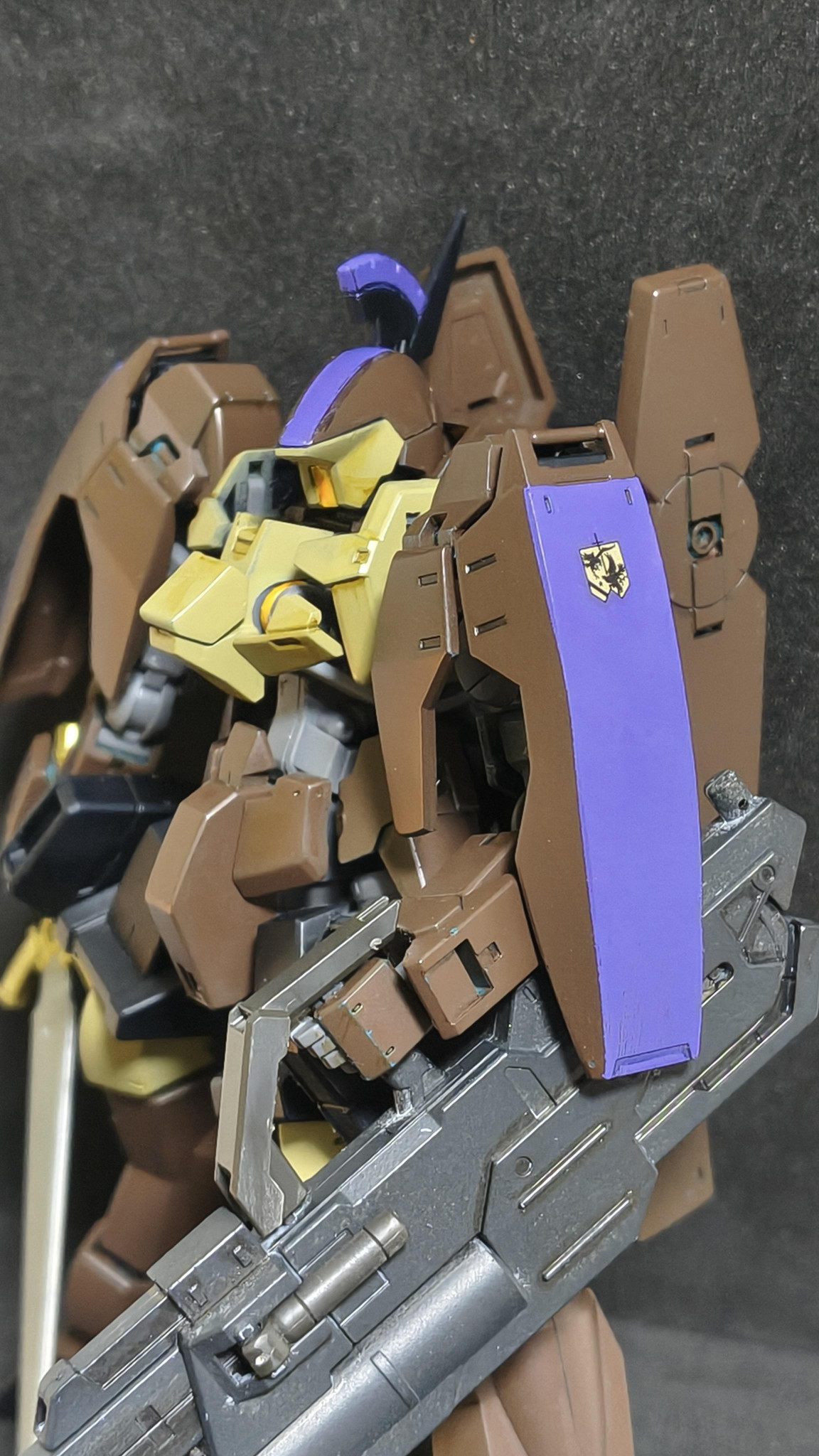 HGIBO グレイズリッター イオク機｜宮日さんのガンプラ作品｜GUNSTA