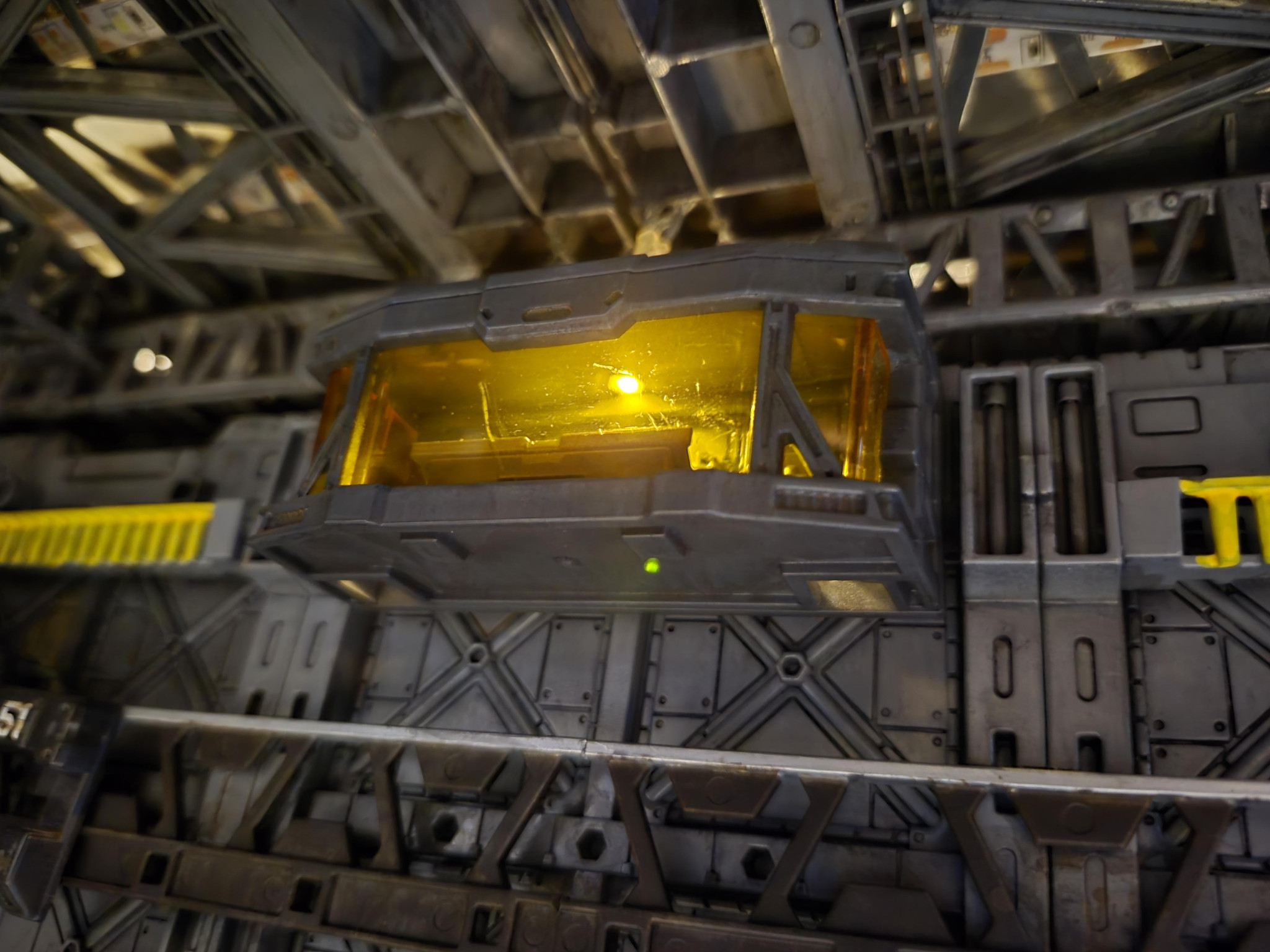 100均素材で撮影用格納庫製作｜AEGISさんのガンプラ作品｜GUNSTA