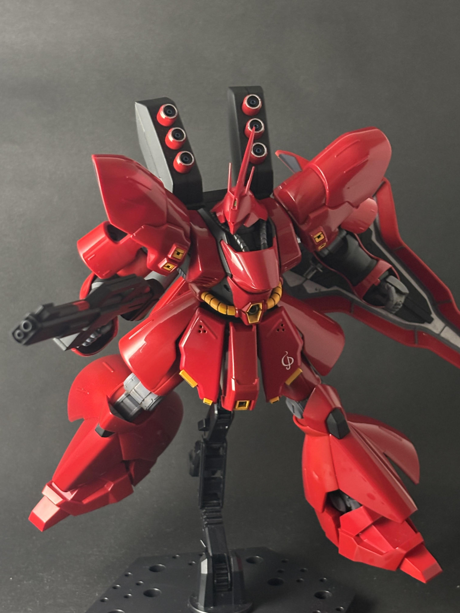 HGUC サザビー 全塗装｜クリソーマンさんのガンプラ作品｜GUNSTA