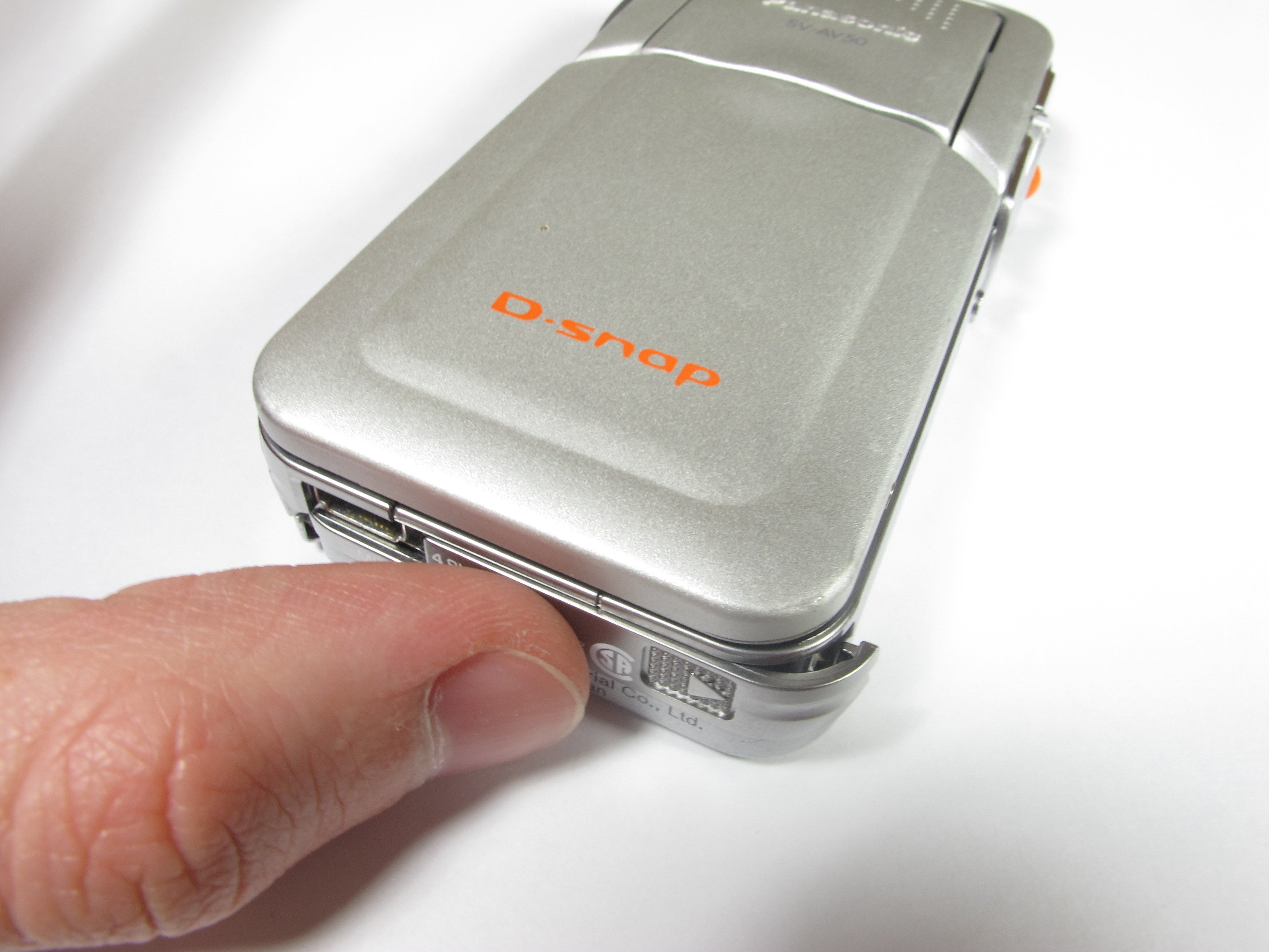 Panasonic D-snap SV-AV50 SD Card Replacement - iFixit Repair Guide