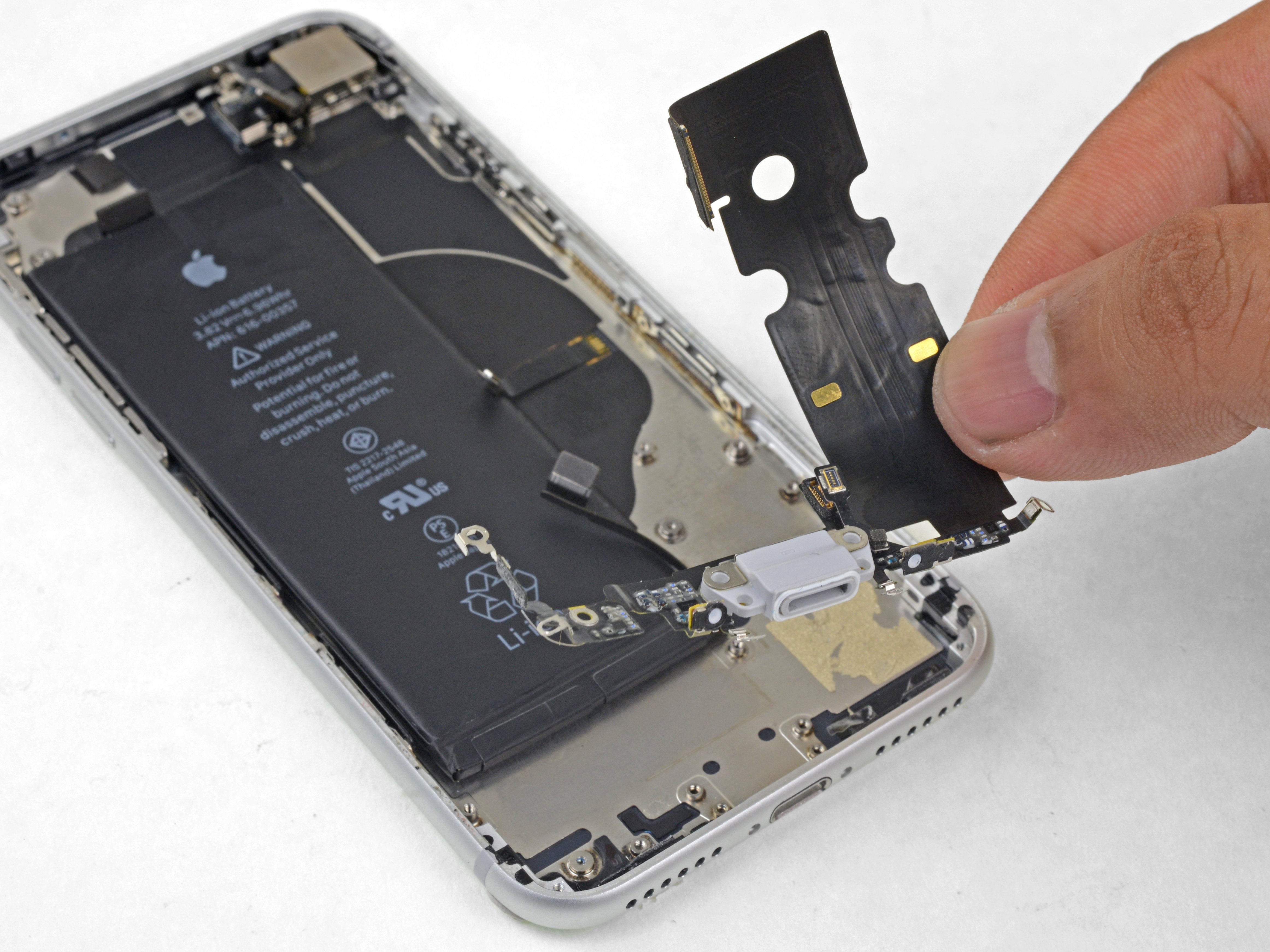 iPhone SE 2020 Lightning コネクタアセンブリの交換 - iFixit 修理ガイド