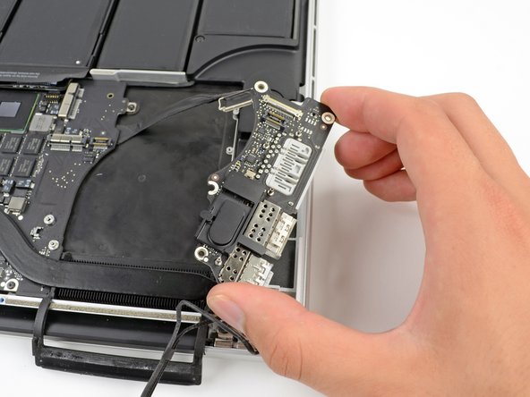 MacBook Pro 15'' Retina Display Mid 2014のバッテリーの交換