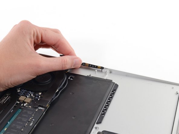 MacBook Air 13インチ Early 2015のデュアルマイクの交換 - iFixit