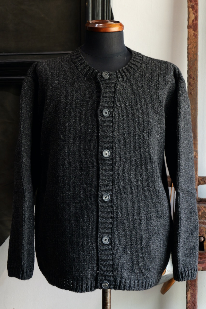 BFUW12. Hand Knitting Cardigan. Charcoal. Bergfabel. « GULLAM