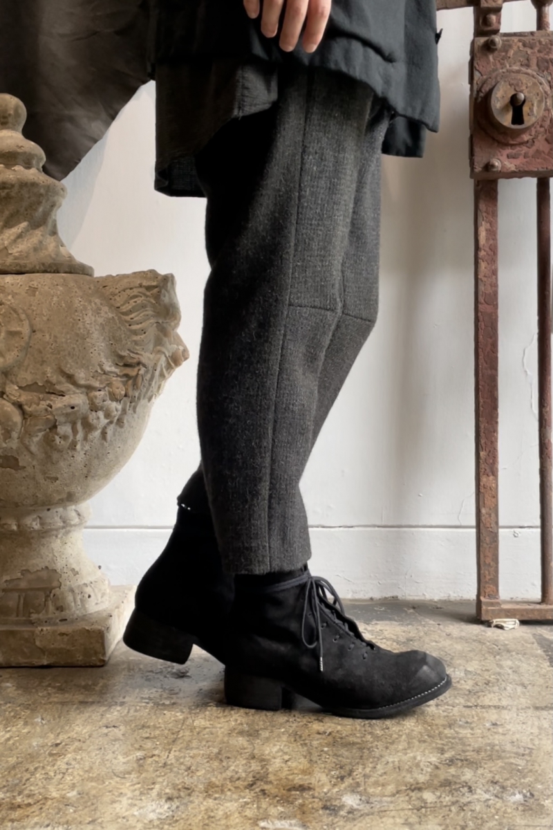 No PL11L. Laced Up Boots Horse Reverse. BLKT(Black). GUIDI