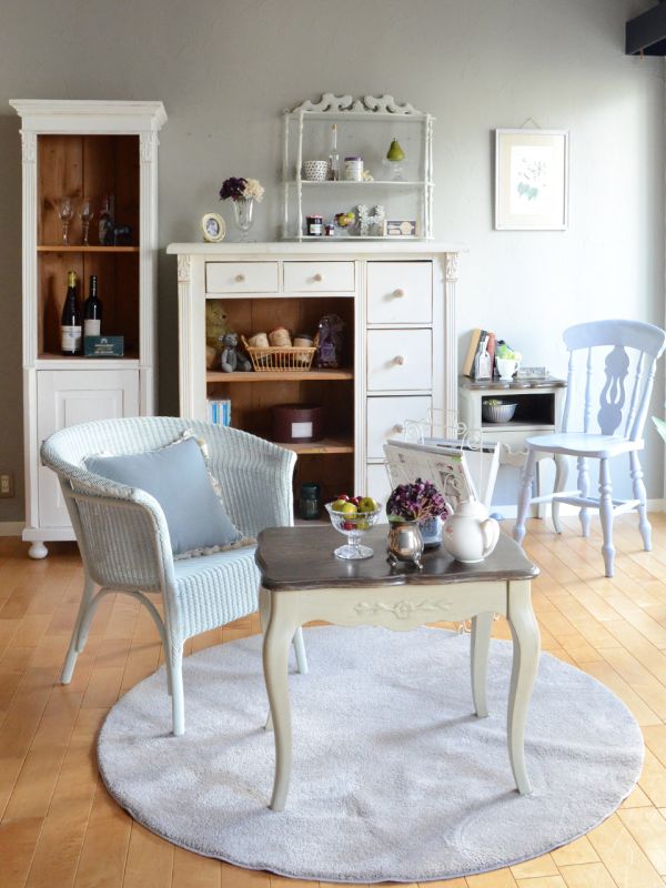 フランスのアンティーク調のおしゃれなローテーブル、シャビーシックな