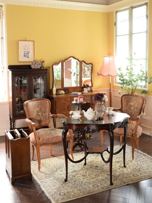 フランスから届いたアンティークの三面鏡、フレンチスタイルの