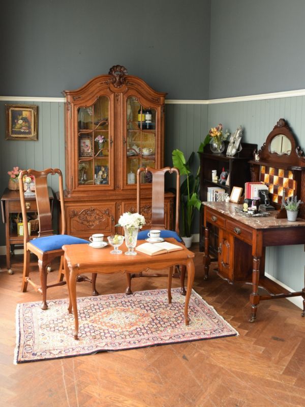 英国のアンティーク家具、扉の収納が付いたオープンタイプのブック