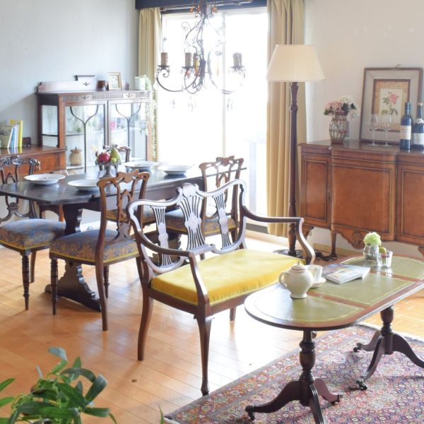 英国アンティークのショーケース、マホガニー材が美しいガラス