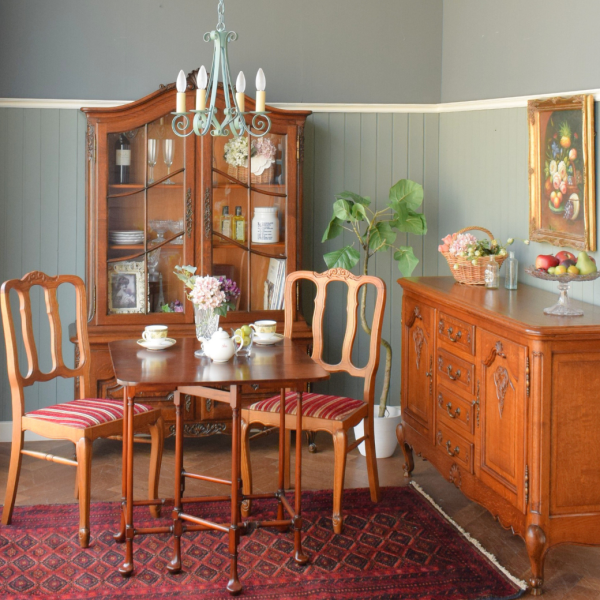 幾何学模様がおしゃれなバルーチの絨毯、ビンテージのトライバルラグ