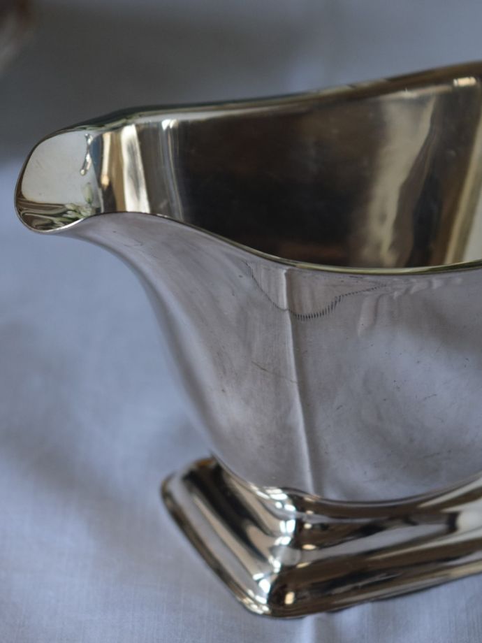 英国のアンティークミルクピッチャー、シルバープレートの優雅なミルク