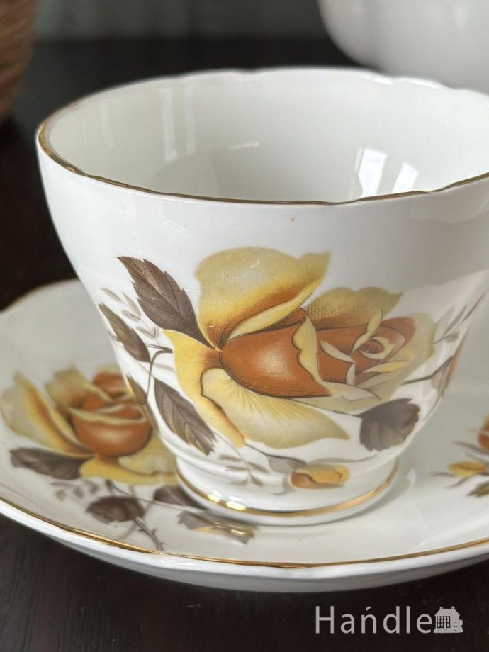 イギリスから届いたアンティークのカップ＆ソーサー、 Regency