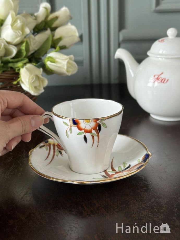 イギリスから届いたアンティークの食器、シノワズリスタイルのカップ