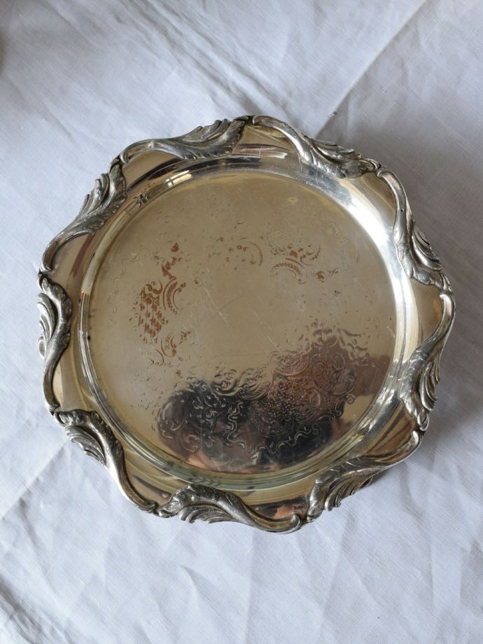 イギリスから届いたアンティークの器、シルバープレートの脚付き