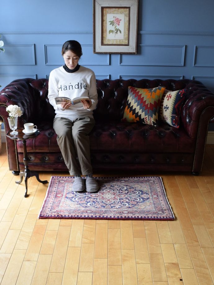 お花の模様が華やかに織られた、ジョーザン（Jozan）のペルシャ絨毯(m