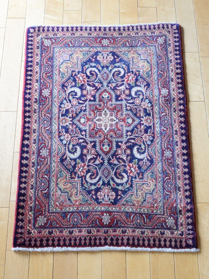 お花の模様が華やかに織られた、ジョーザン（Jozan）のペルシャ絨毯(m