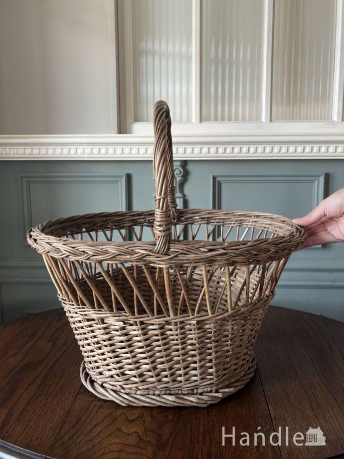 フランスから届いたオシャレなバスケット、透かし編みデザインが可愛い