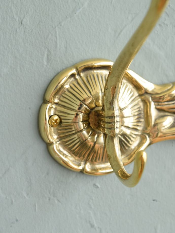 イタリアから届いたおしゃれなコートラック、真鍮製のウォールフック