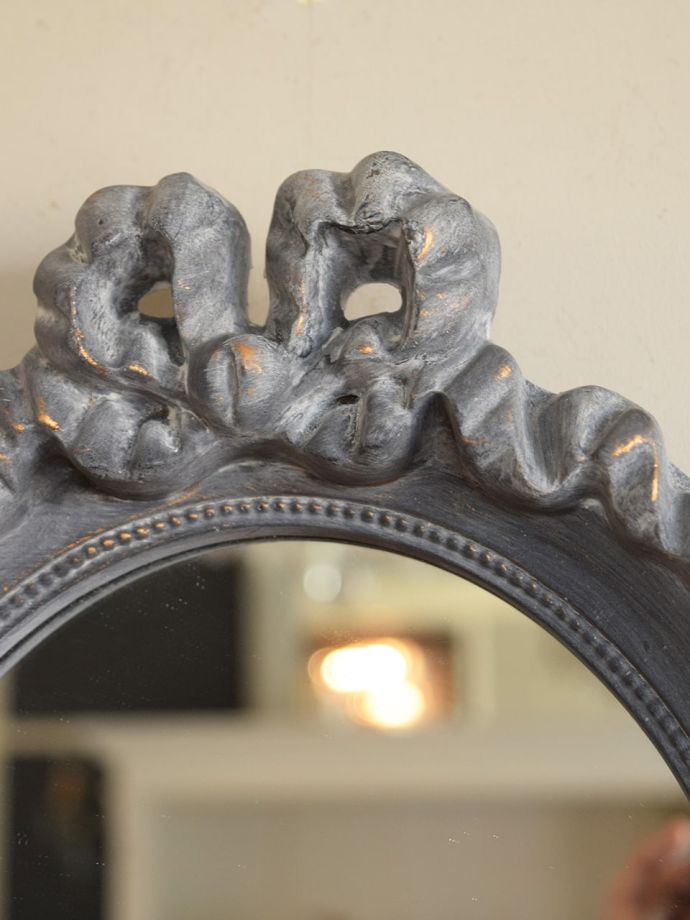 フレンチアンティーク風のおしゃれな鏡、リボンの模様が可愛い壁掛けの