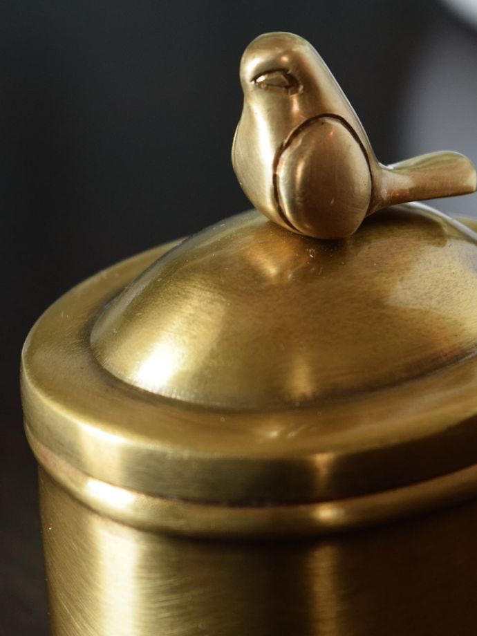 アンティーク調のおしゃれな雑貨、小鳥のモチーフが可愛い真鍮製の