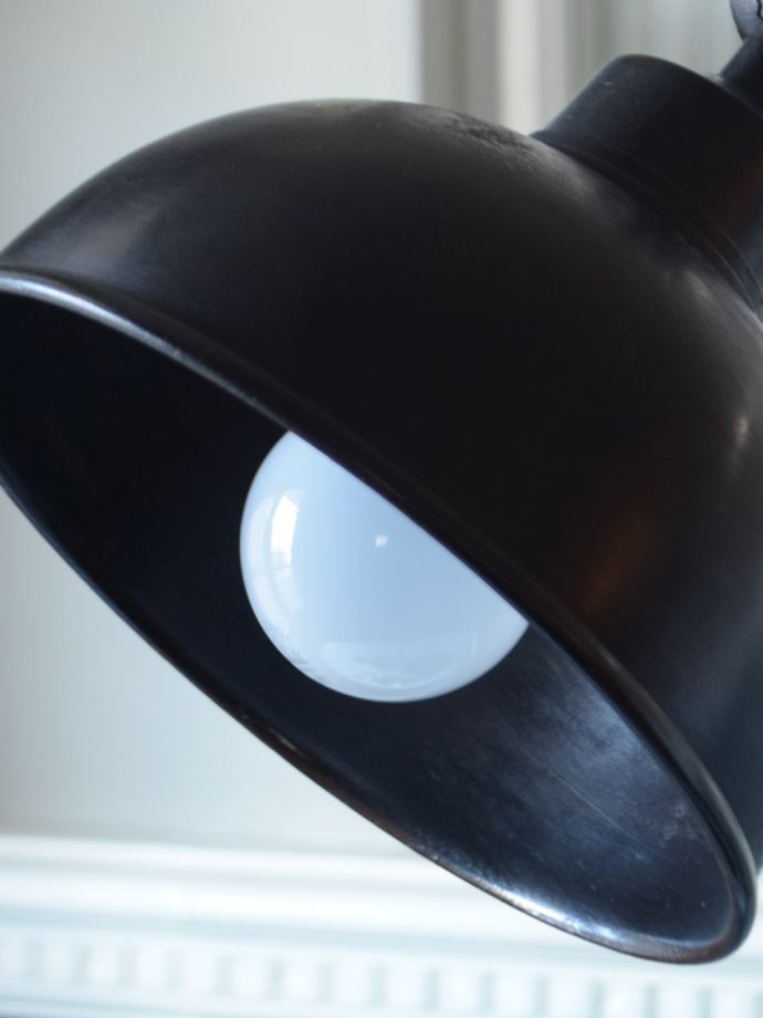 フランスのデスクランプ、コントワール・ドゥ・ファミーユの照明器具