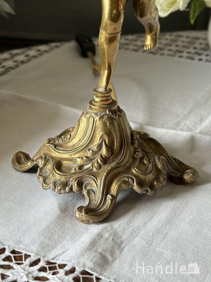 フランスから届いたアンティークのエンジェルの照明、天使がろうそくを