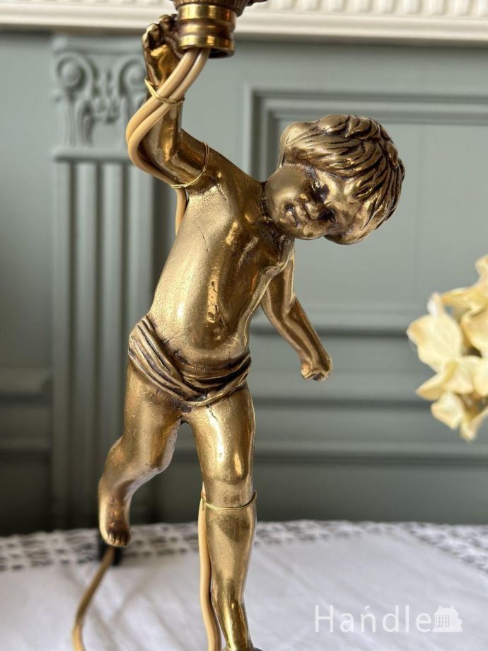 フランスから届いたアンティークのエンジェルの照明、天使がろうそくを