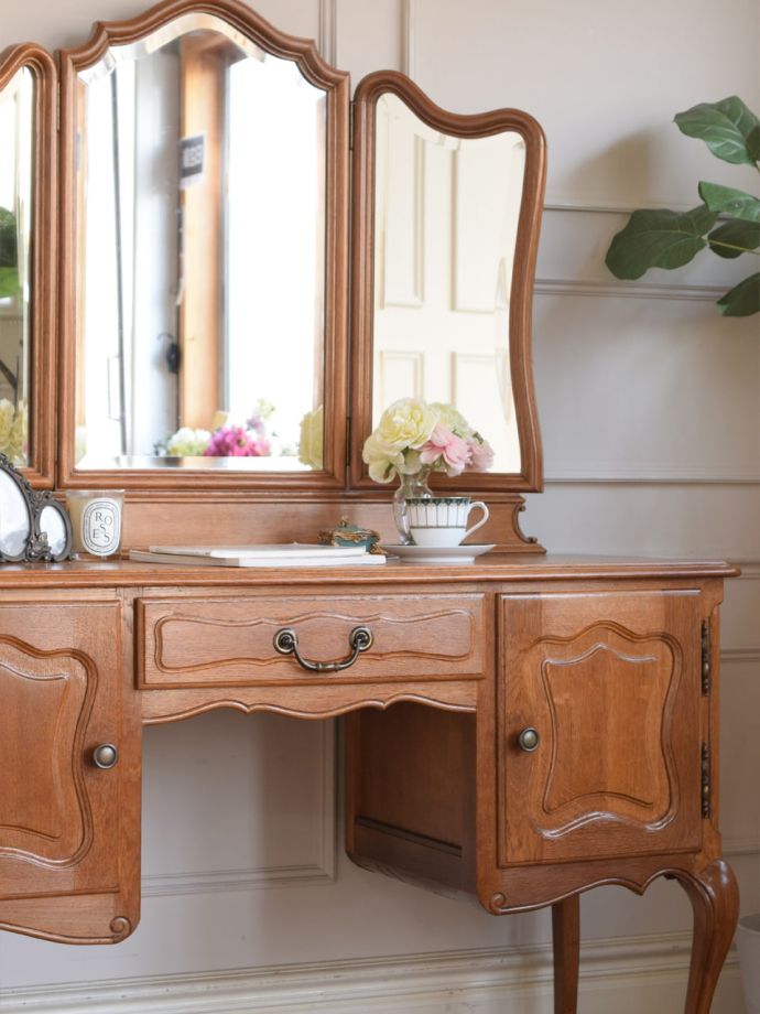 フランスから届いたアンティークの三面鏡、フレンチスタイルの