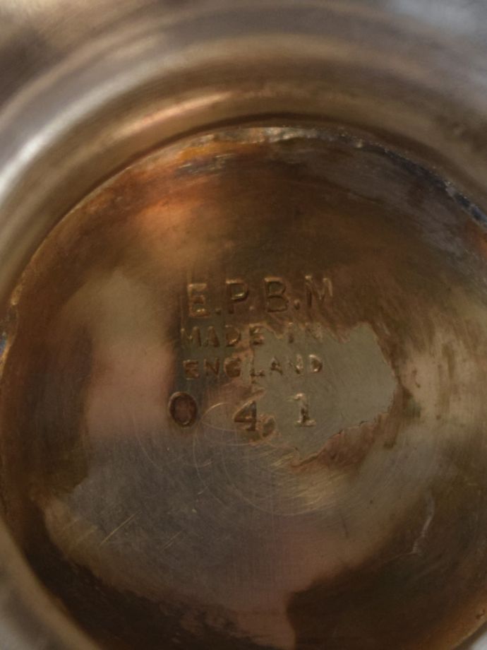 イギリスのアンティークシルバー食器、スプーンがセットになった