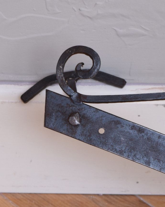 葡萄の葉が素敵なフランス輸入のアイアン製アンティークのハンガー