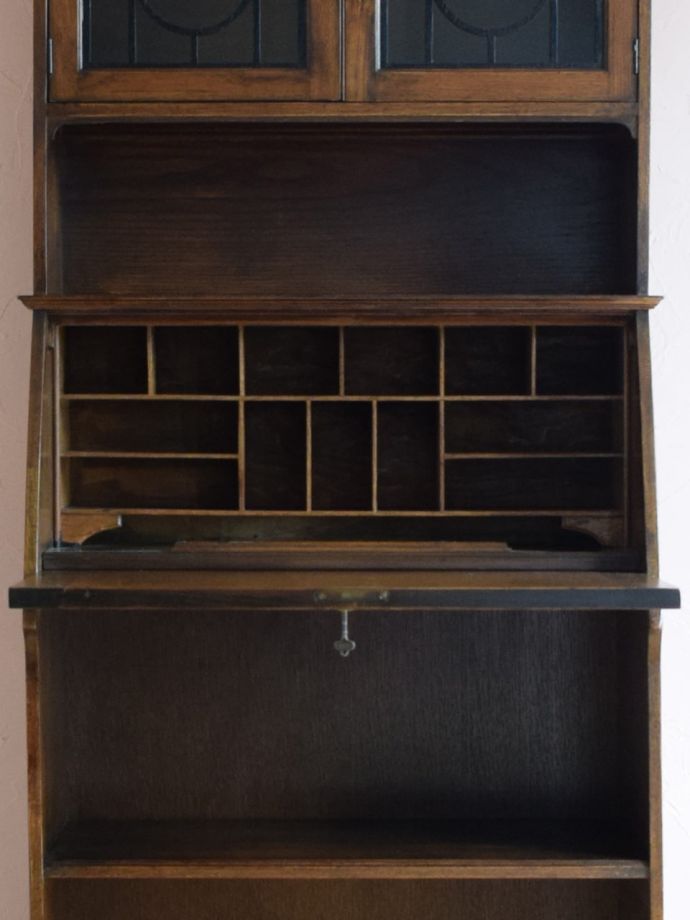 イギリスから届いたオシャレな本棚付きのデスク、アンティークの