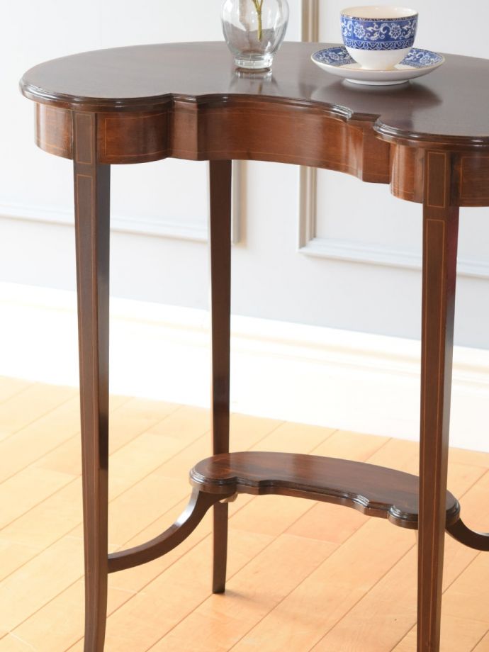 アンティークのおしゃれなサイドテーブル、キドニー型のオケージョナル