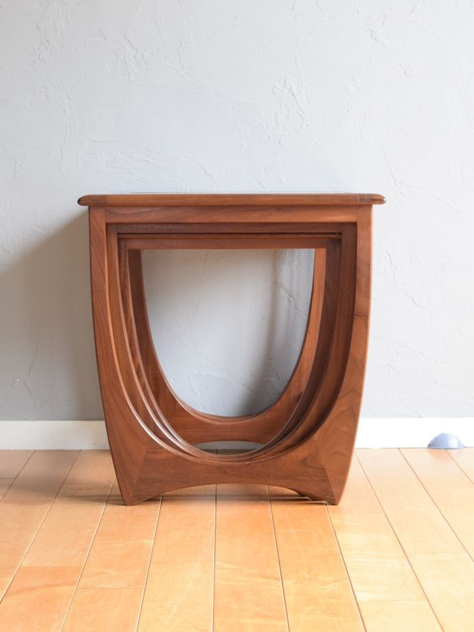 G-PLANのタイルトップネストテーブル、英国ビンテージのサイドテーブル