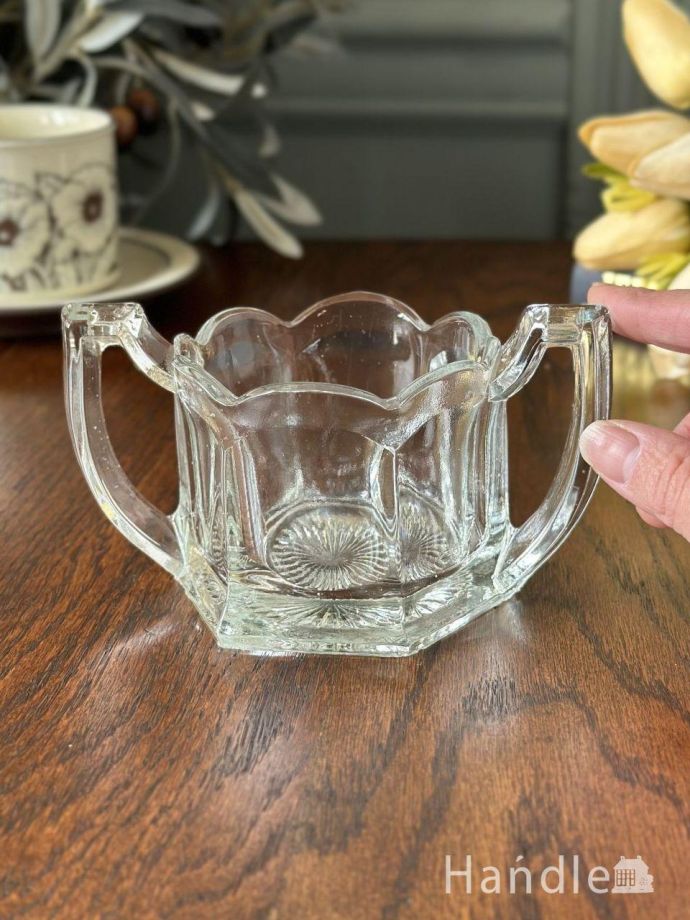アンティークガラスの食器、可愛い持ち手が付いたプレスドグラスの