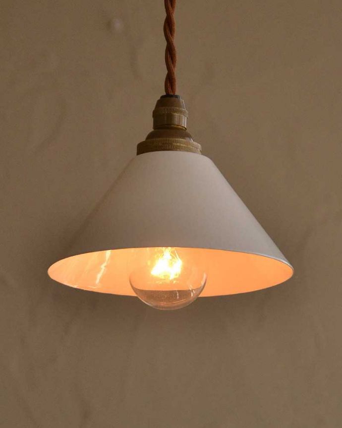 ほっこりとした素材感が人気のホウロウペンダントライト（コード・丸球