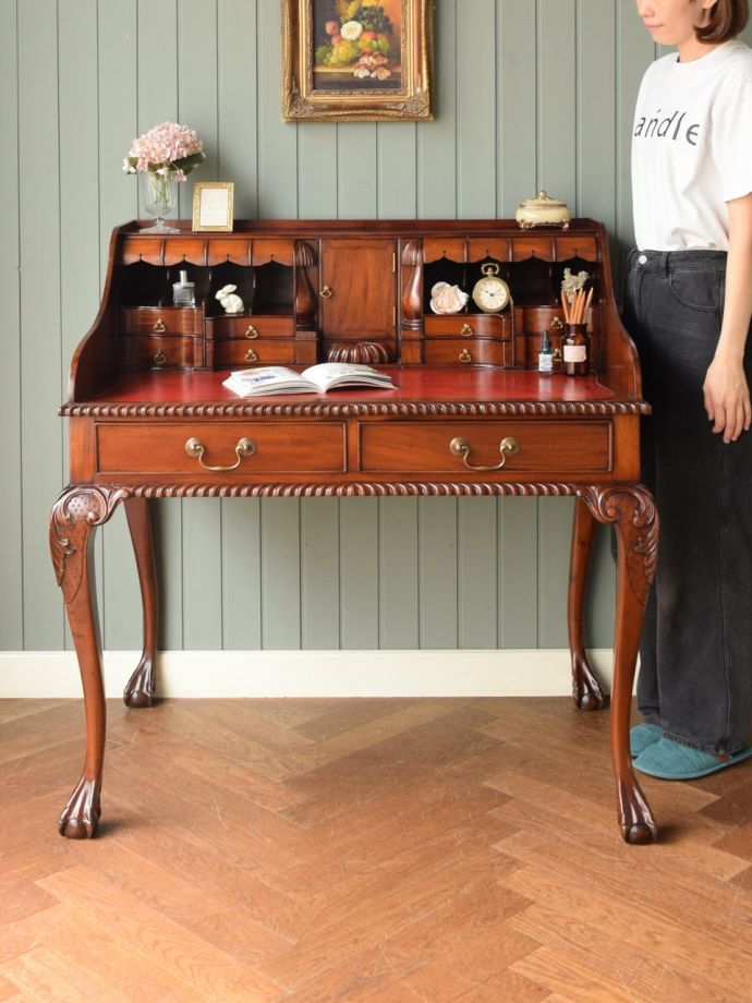 マホガニー材の英国アンティークのデスク、クロウ＆ボールの美しい書斎