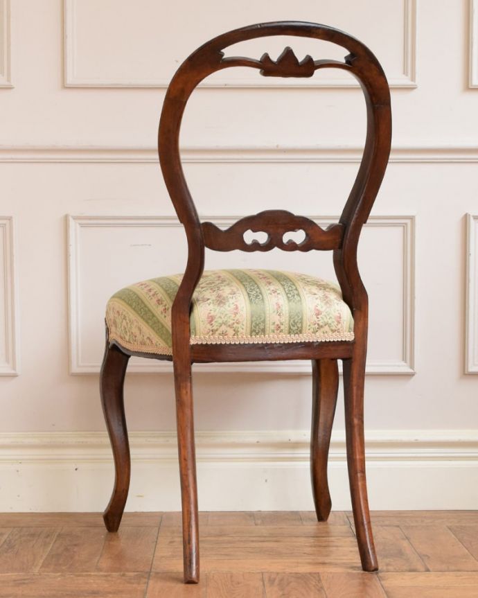 アンティークのバルーンバックチェア、1890年代に作られた美しい英国の