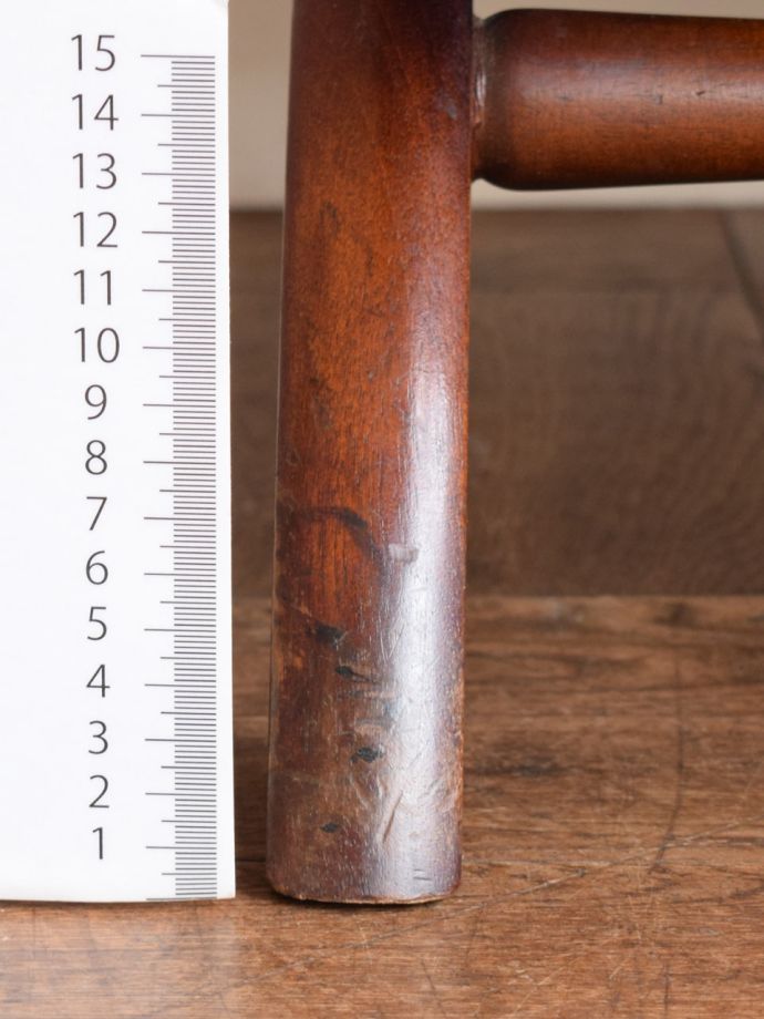 ボタンダウンがカッコいい革張りのパーソナルチェア、チェスター