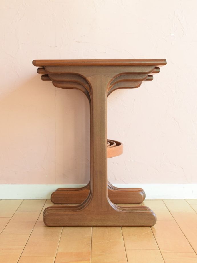 G-PLANのおしゃれなビンテージテーブル、スマートなデザインのネスト