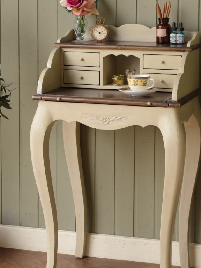 フランスアンティーク調の可愛い机、シャビーシックなコンパクトデスク