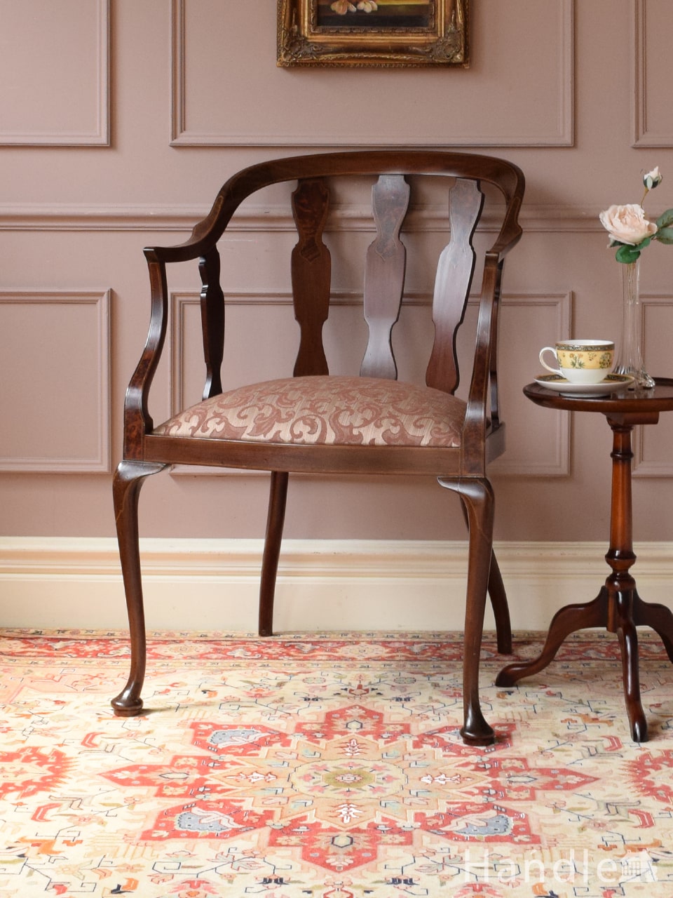 英国アンティークの美しいサロンチェア、カブリオールレッグが美しい