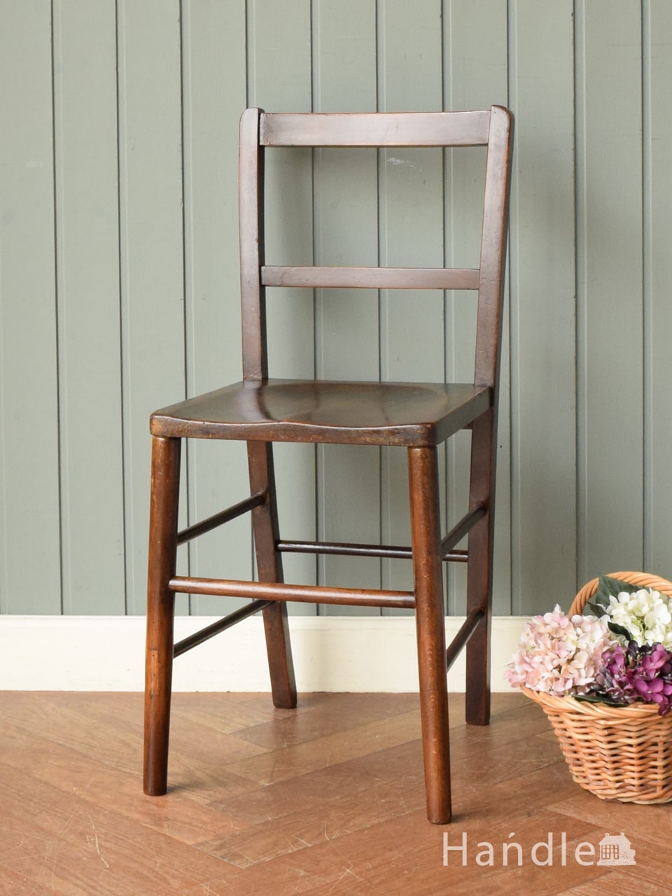 イギリスで出会ったアンティーク椅子、籐で編まれたナチュラルな