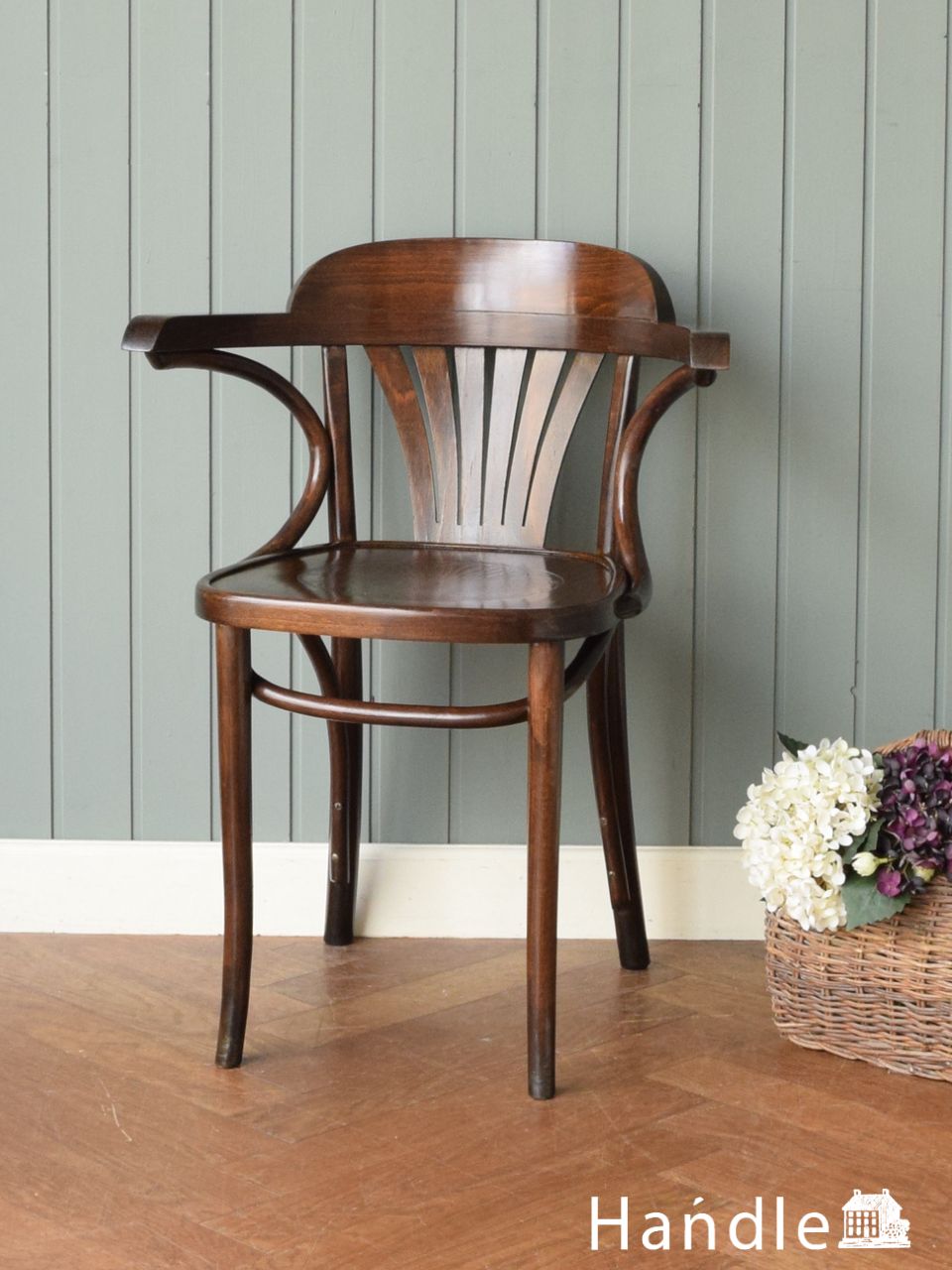 英国アンティークのおしゃれな椅子、アーム付きのベントウッドチェア(m